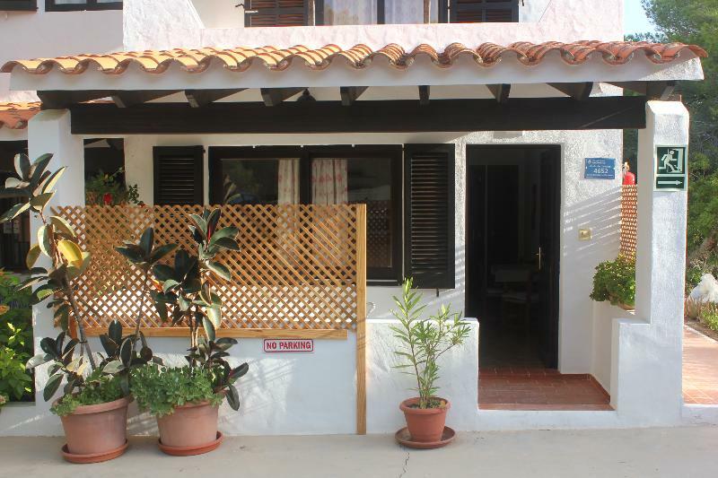 Apartamentos Pinomar Es Calo  Ngoại thất bức ảnh